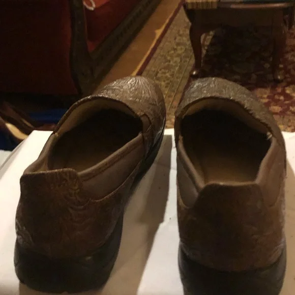 Kim Rodgers Embossed Brown Loafers Size 6 - Picture 7 of 9
